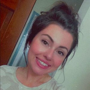 Meet your Posher, Mia